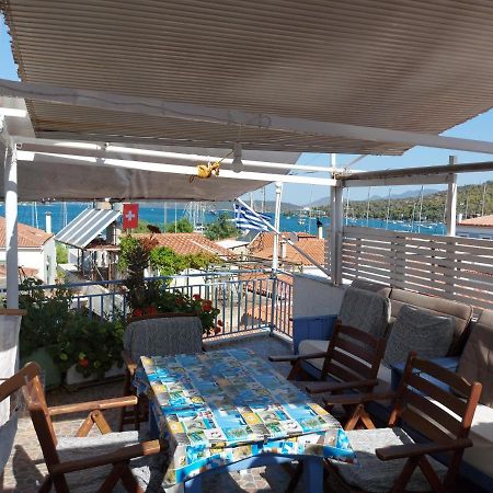 Nikos Rooms And Studios Poros Town Dış mekan fotoğraf