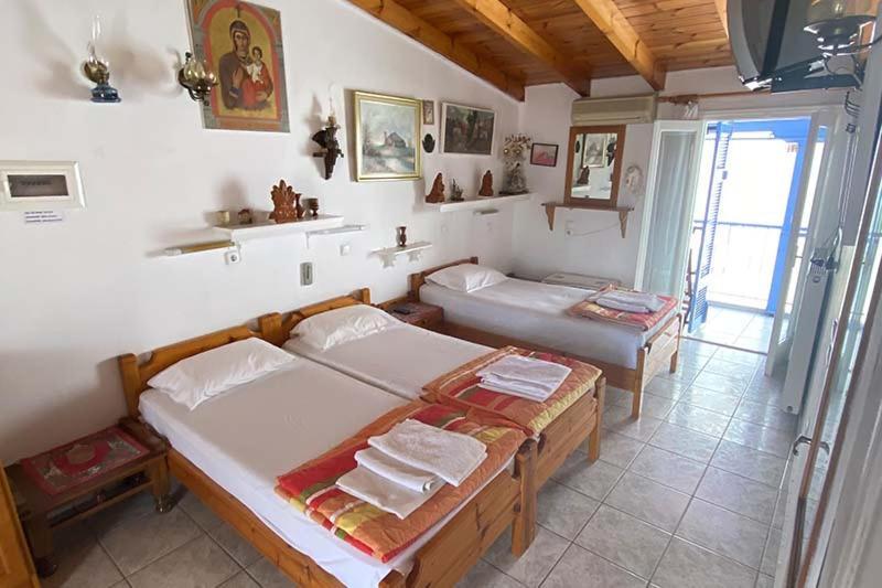 Nikos Rooms And Studios Poros Town Dış mekan fotoğraf
