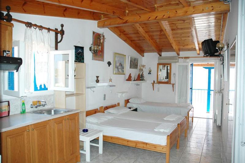 Nikos Rooms And Studios Poros Town Dış mekan fotoğraf