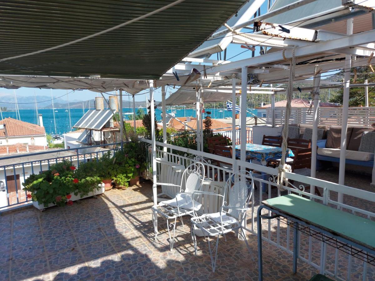 Nikos Rooms And Studios Poros Town Dış mekan fotoğraf